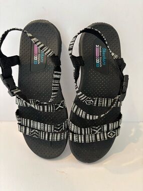 Sketchers Reggae Women’s Strap Sandals Black & White, Pre-owned